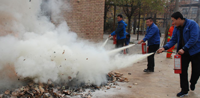 星火機(jī)床公司開(kāi)展冬季消防滅火演練