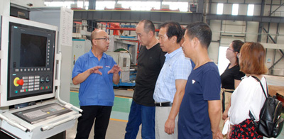 三門(mén)峽市發(fā)改委考察團(tuán)來(lái)星火機(jī)床公司考察