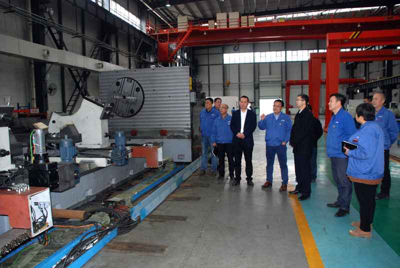 天水市委常委、副市長劉驍來星火機床公司調研