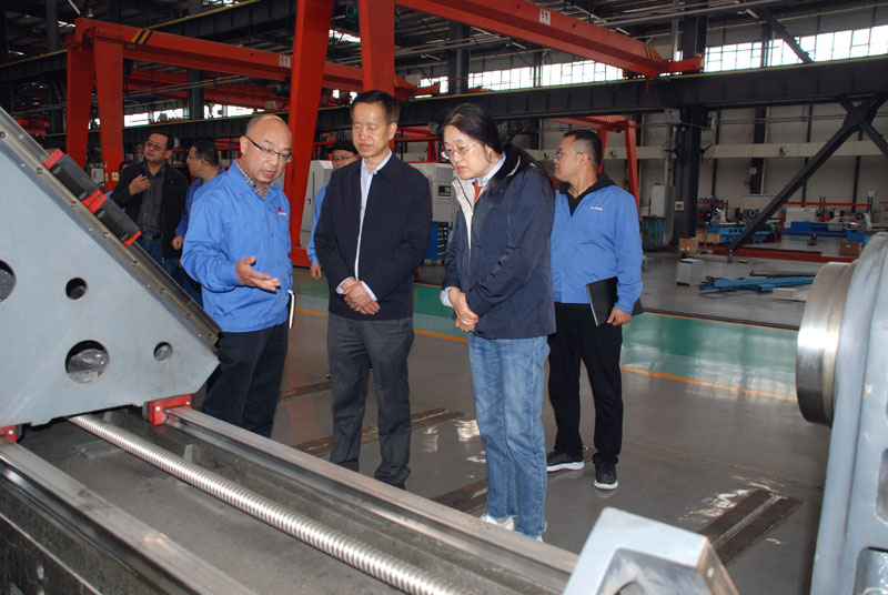 天水市政協(xié)、科技局領(lǐng)導(dǎo)來星火機床公司調(diào)研