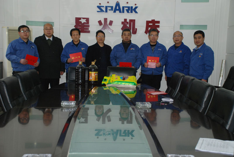 天水市政府國資委、市企工委慰問星火機(jī)床公司優(yōu)秀黨員、困難黨員、老黨員