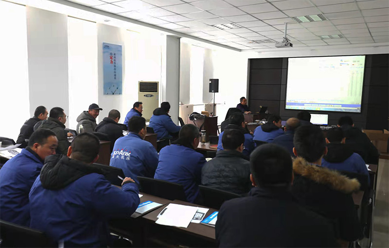 星火機床公司開展營銷人員新產(chǎn)品相關(guān)知識技能培訓