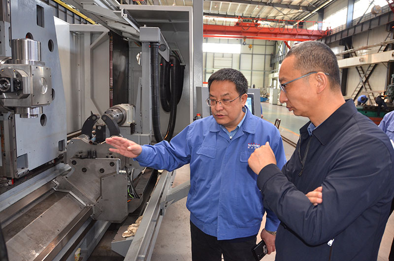 董小平副市長(zhǎng)來(lái)星火機(jī)床公司調(diào)研