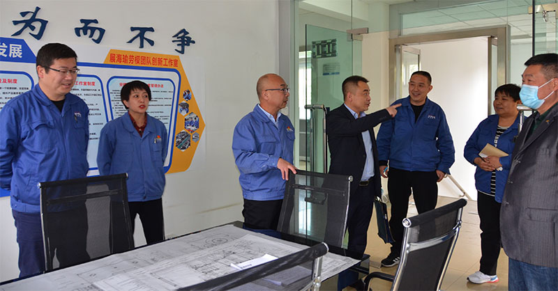 市總工會領(lǐng)導(dǎo)來星火機床公司調(diào)研勞模工作室建設(shè)情況