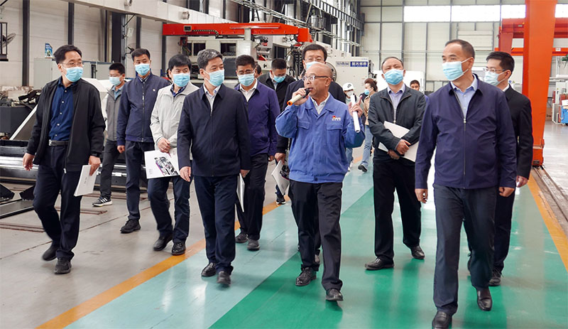 省委黨校中青年干部培訓(xùn)一班第一社會調(diào)研組來星火機床公司調(diào)研