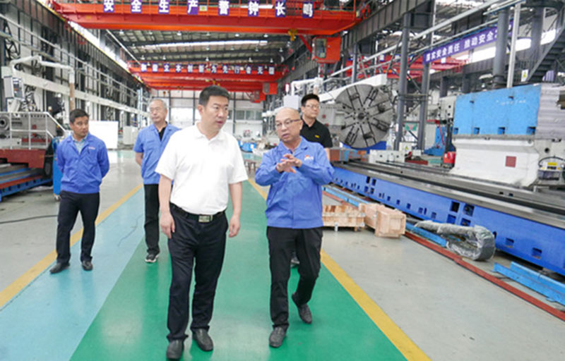 市工信局局長陳海龍來星火機床公司調研