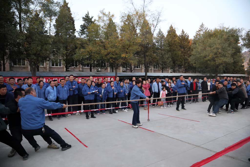 星火機(jī)床公司開(kāi)展“凝心鑄魂 團(tuán)結(jié)奮進(jìn)”職工拔河比賽