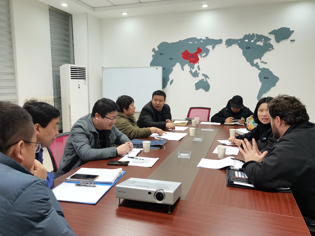 法國索瑪子公司總經(jīng)理德拉布來星火機床集團公司匯報工作并考察用戶現(xiàn)場