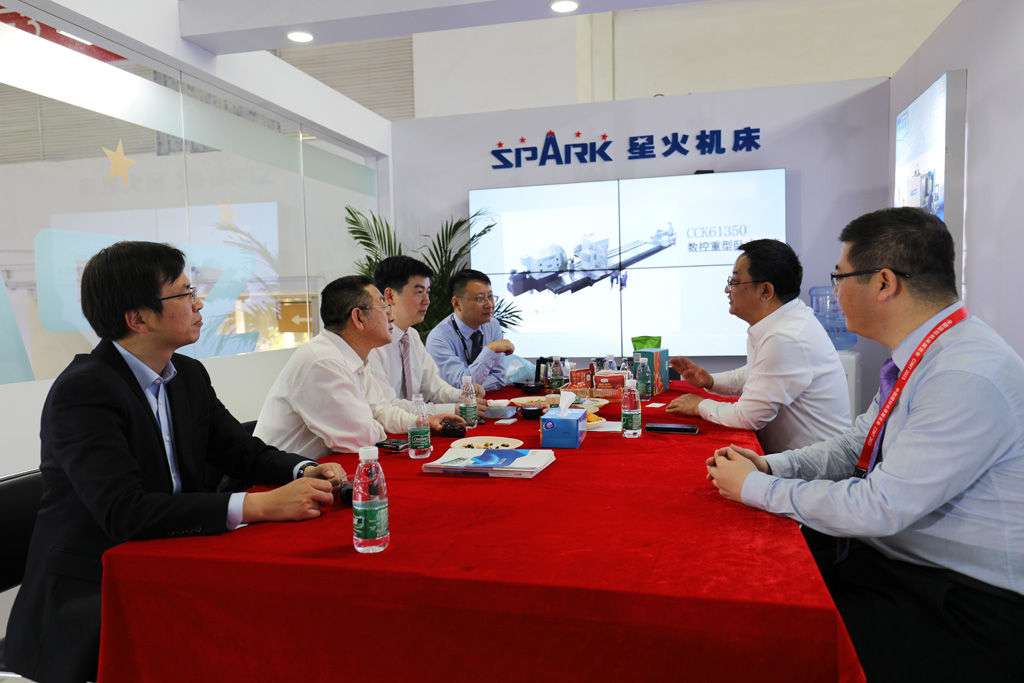 西門子（中國）有限公司相關(guān)領(lǐng)導(dǎo)蒞臨星火展位參觀