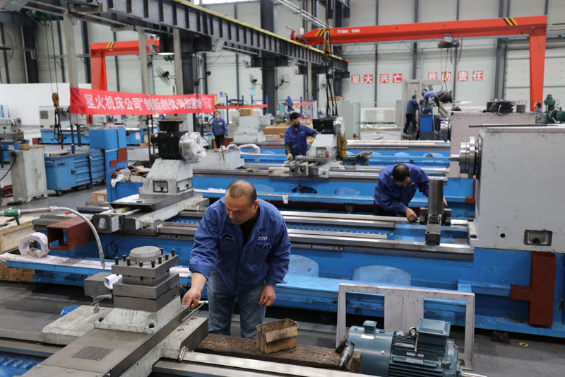 星火機床公司數(shù)控精密精度調(diào)試班組被評為第21屆全國青年文明號