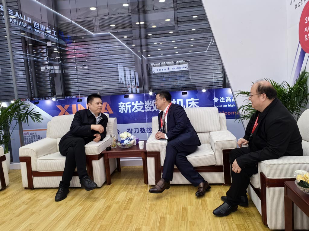 星火機(jī)床蔣保權(quán)和武重機(jī)床丁劍座談