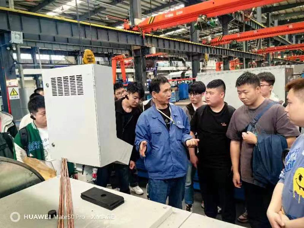 蘭州理工大學(xué)學(xué)生來星火公司參觀學(xué)習(xí) 蘭州理工大學(xué)學(xué)生來星火公司參觀學(xué)習(xí)