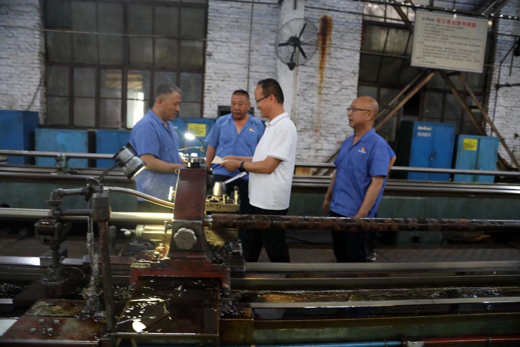 市國資委領(lǐng)導(dǎo)來星火公司慰問困難黨員