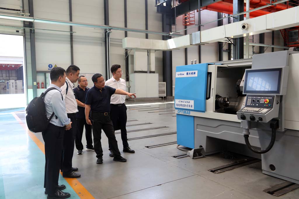 五礦證劵投資銀行喬瑞一行到星火機(jī)床公司訪問(wèn)參觀