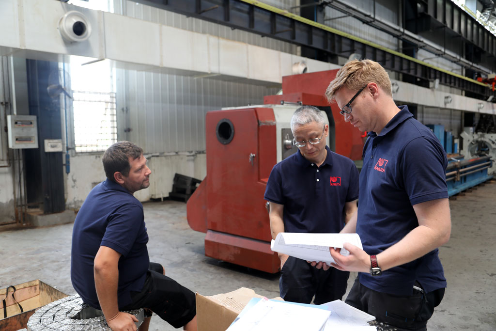 羅馬尼亞客商來甘肅星火智能數(shù)控機(jī)床有限公司驗收產(chǎn)品