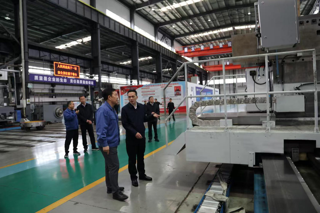 儲著貞調(diào)研星火數(shù)控公司生產(chǎn)經(jīng)營工作 儲著貞調(diào)研星火數(shù)控公司生產(chǎn)經(jīng)營工作