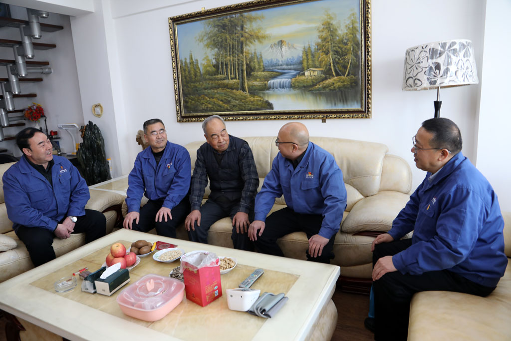 星火機床公司開展節(jié)前慰問