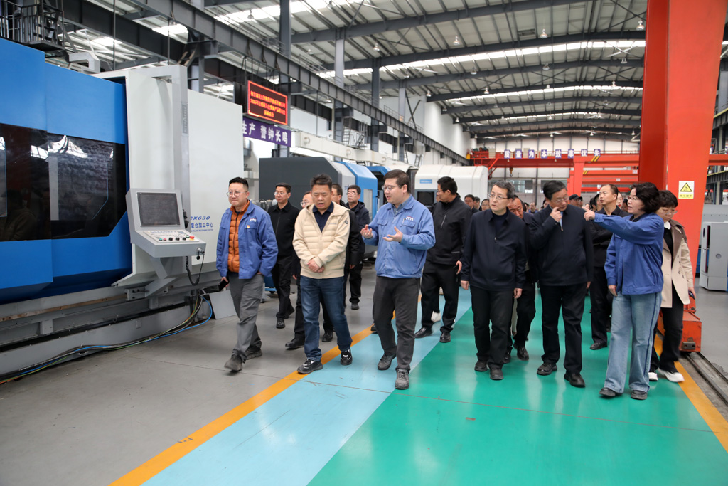 省工信廳、省內(nèi)各市州工信局、金融機構領導來星火數(shù)控調研