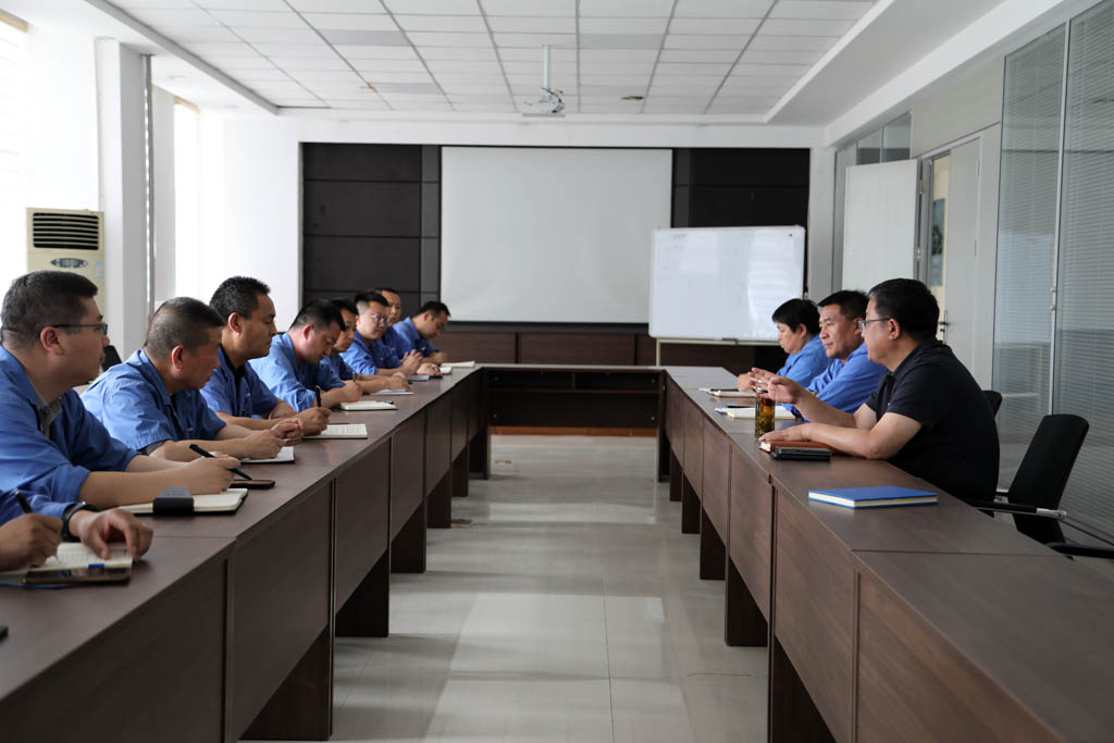 星火數(shù)控公司召開新產(chǎn)品定型討論會議