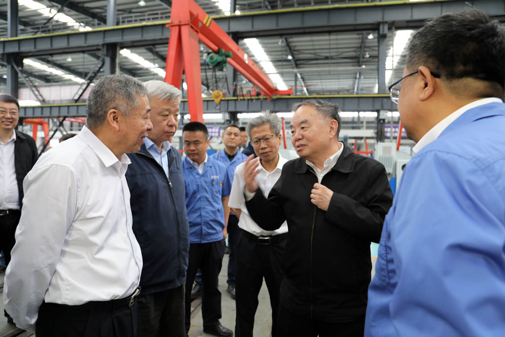 中國工程院院士周濟(jì)蒞臨星火數(shù)控公司指導(dǎo)工作