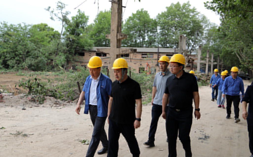 麥積區(qū)委書記趙虎生來星火數(shù)控公司督查包抓重點項目建設進展