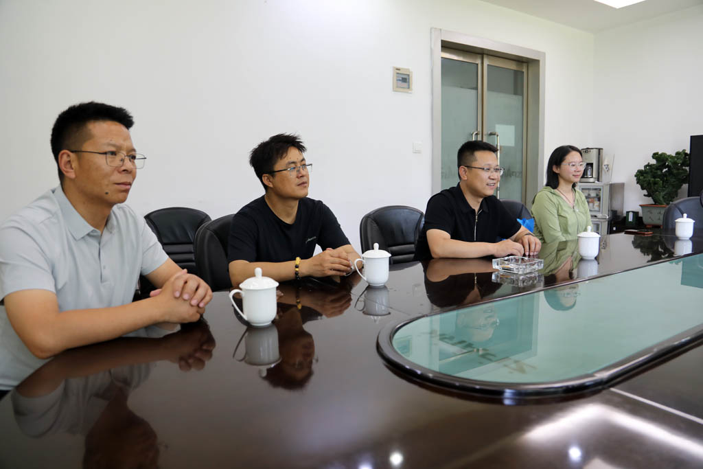 共商校企合作 助力人才引進  甘肅北方技工學校與甘肅星火智能數(shù)控機床公司共商校企合作事宜