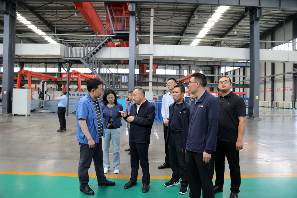 省工信廳領(lǐng)導(dǎo)蒞臨星火數(shù)控調(diào)研