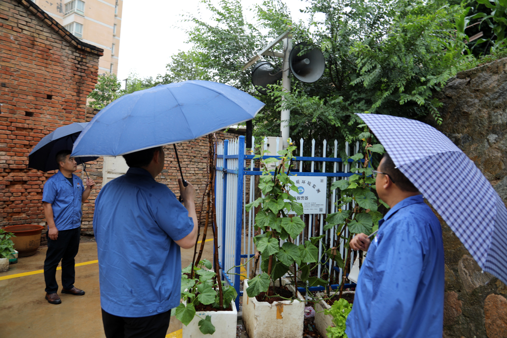 星火數(shù)控公司領導冒雨排查隱患，筑牢安全防線
