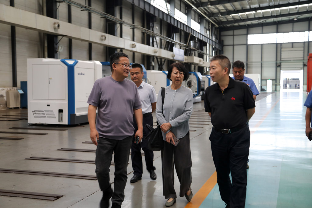 中國機(jī)械工業(yè)聯(lián)合會領(lǐng)導(dǎo)蒞臨星火數(shù)控公司調(diào)研指導(dǎo)