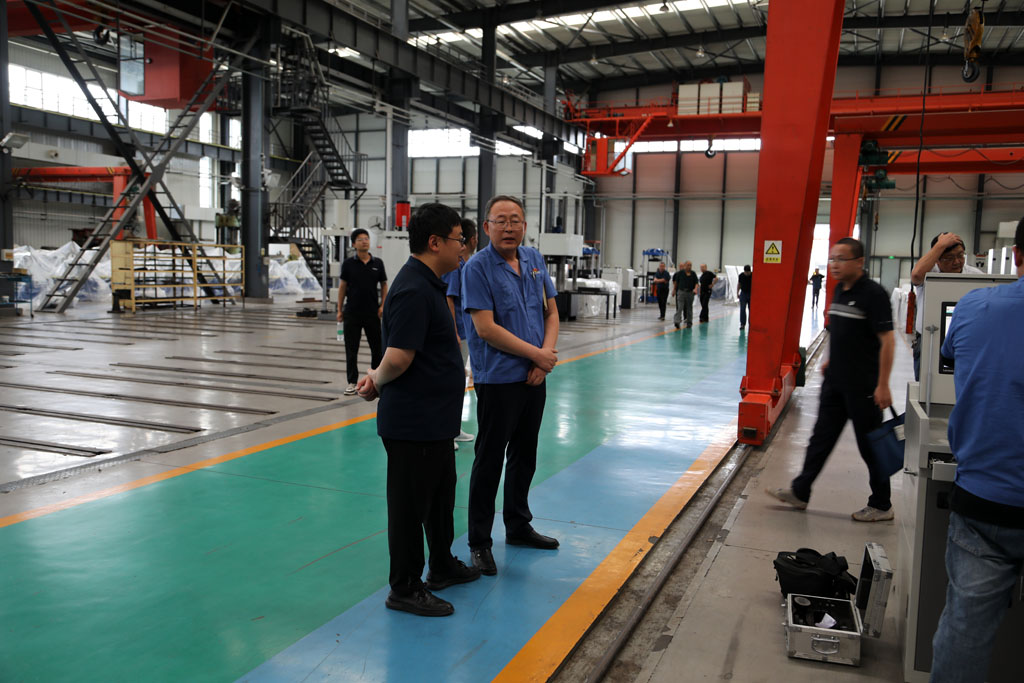 全國力值重力計量技術(shù)委員會專家蒞臨紅山公司參觀交流