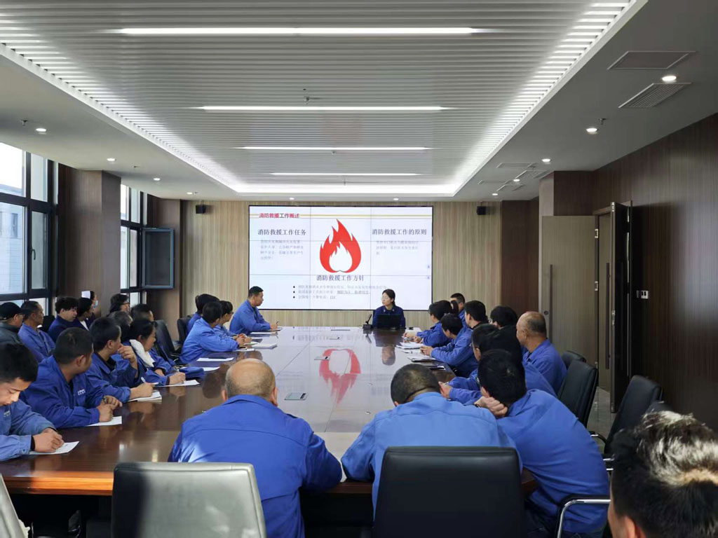 筑牢安全“防火墻”星火數(shù)控開展消防安全培訓演練